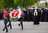 В канун Дня Победы Святейший Патриарх Кирилл возложил венок к могиле Неизвестного солдата у Кремлевской стены