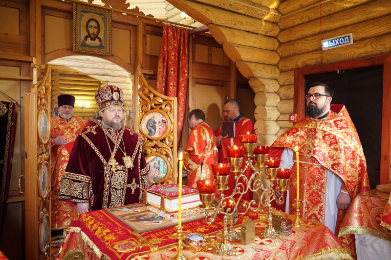 В Неделю 4-ю по Пасхе епископ Серафим совершил Божественную литургию в Свято-Димитриевском храме села Енисейское 
