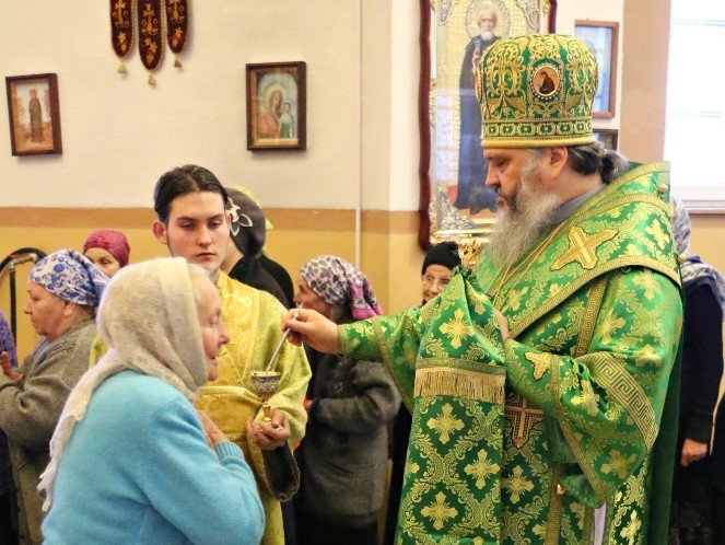 Накануне дня памяти святого благоверного князя Александра Невского епископ Серапион совершил всенощное бдение в Александро-Невском храме села Одинцовка