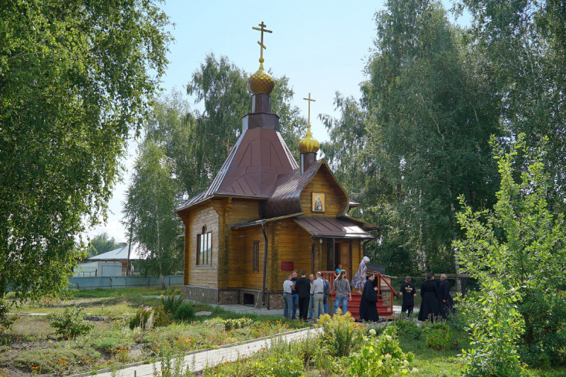 Архиерейское богослужение в храме святителя Макария Алтайского села Лесное 