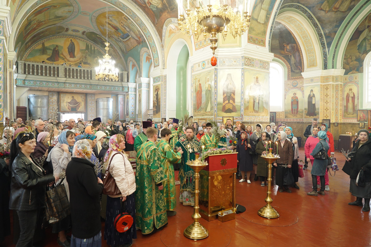 Церковный праздник сегодня 17 апреля. С Вербным воскресеньем православные. Вербное воскресенье литургия. Православные отмечают Вербное воскресенье. Вербное воскресенье 2022 православная.