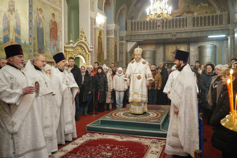 В праздник Рождества Христова епископ Серафим совершил Божественную литургию в Успенском кафедральном соборе 