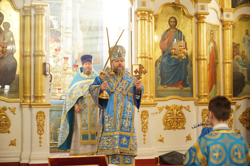 В праздник Сретения Господня епископ Серафим совершил Божественную литургию в Успенском кафедральном соборе 