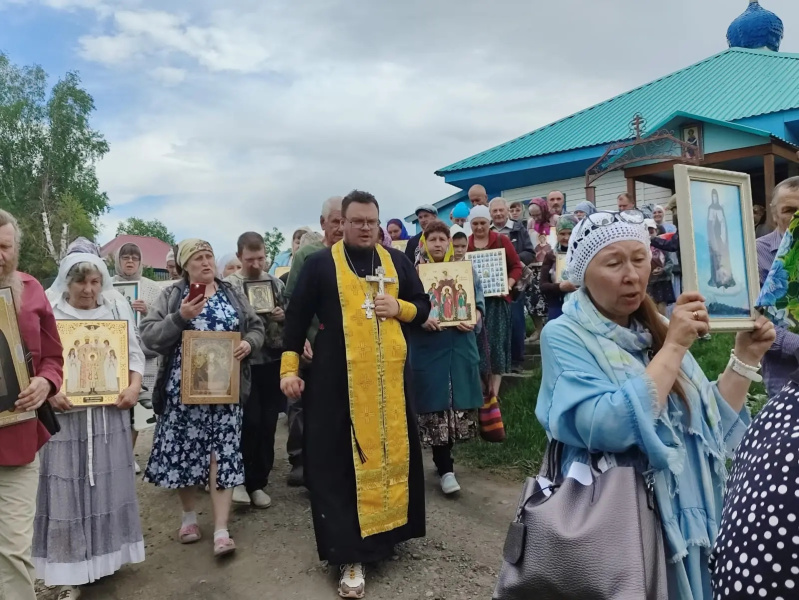 В селе Сверчково прошло празднование дня памяти святых равноапостольных Константина и Елены