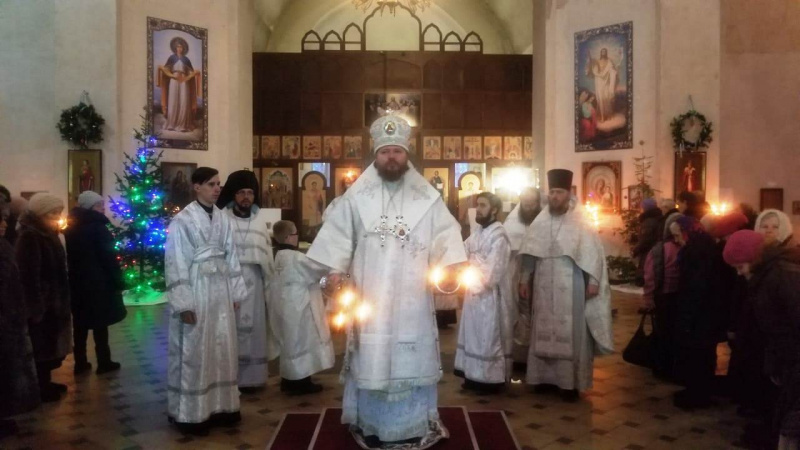 Епископ Серафим совершил Божественную литургию в Покровском храме города Бийска