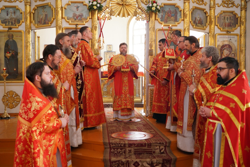 Во вторник Светлой седмицы епископ Серафим совершил Божественную литургию в храме Казанской иконы Божией Матери города Бийска