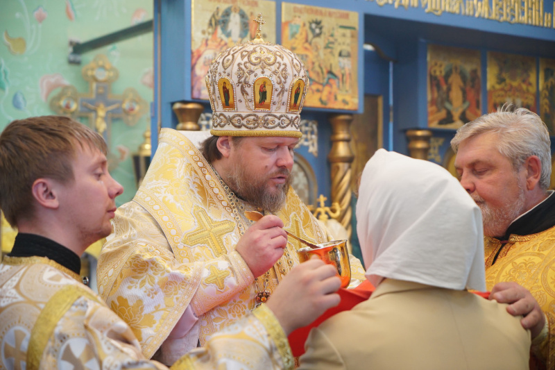 В Неделю 20-ю по Пятидесятнице епископ Серафим совершил Божественную литургию в храме Покрова Пресвятой Богородицы села Ая