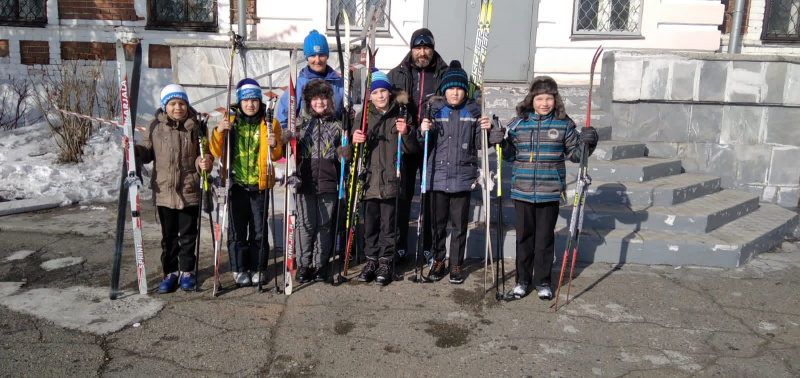Православная школа во имя святого Праведного Иоанна Кронштадтского города Бийска провела праздничную лыжную эстафету