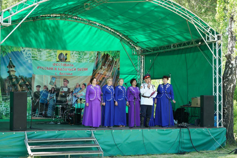 В селе Акутиха прошел фестиваль русской и казачьей песни, посвященный памяти преподобного Макария Алтайского