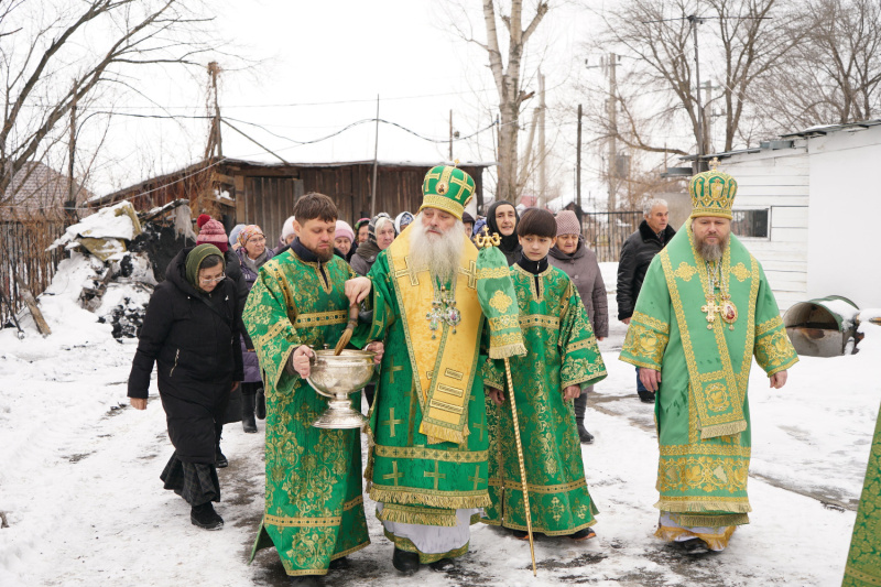 В день памяти благоверного князя Александра Невского митрополит Сергий и епископ Серафим совершили Божественную литургию в Александро-Невском храме села Одинцовка