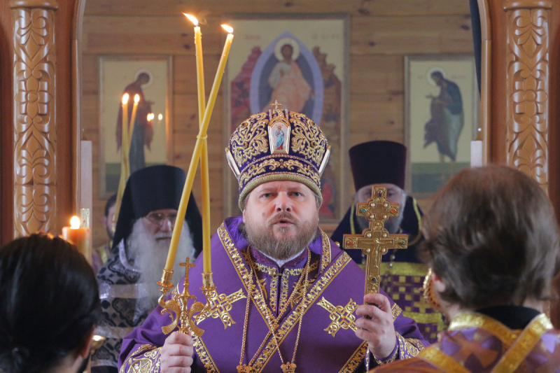 В Неделю 3-ю Великого поста, Крестопоклонную, епископ Серафим совершил Божественную литургию в Покровском храме села Старобелокуриха