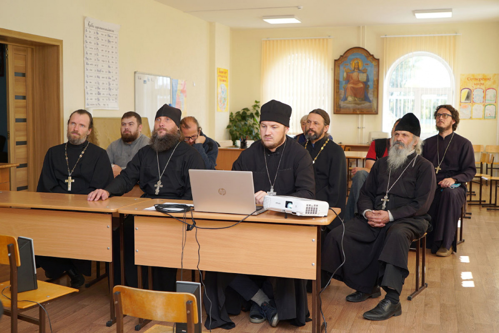 Руководитель отдела по взаимодействию с казачеством Бийской Епархии иерей Евгений Капп провел вебинар посвященный теме: «Развитие взаимодействия Церкви и казачества на территории Сибирского казачьего войска»
