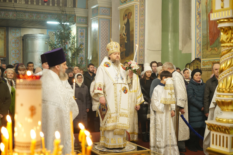 В праздник Рождества Христова епископ Серафим совершил Божественную литургию в Успенском кафедральном соборе 