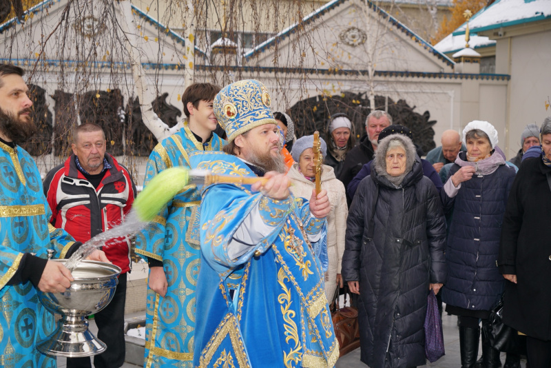 В праздник Покрова Пресвятой Богородицы епископ Серафим совершил Божественную литургию в Покровском храме города Бийска 