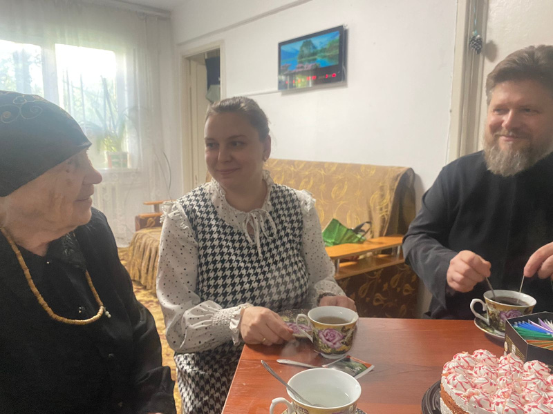 Епископ Серафим посетил схимонахиню Серафиму и монахиню Георгию и поздравил их с 80-летием Великой Победы 