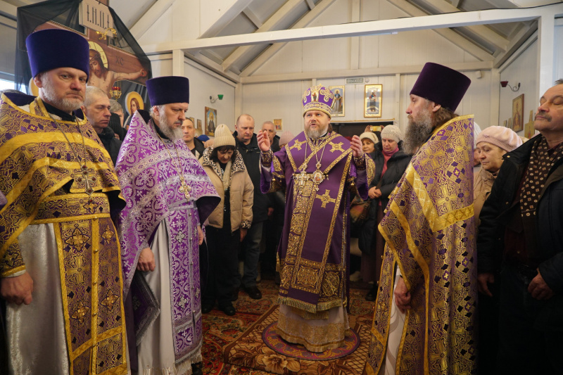 В Неделю 3-ю Великого поста епископ Серафим совершил Божественную литургию в храме Преображения Господня города Бийска