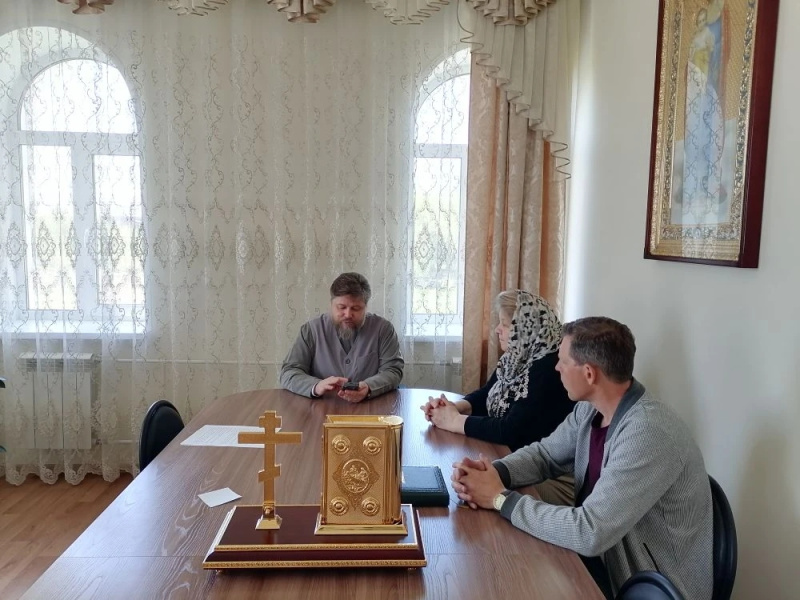 В Бийском епархиальном управлении прошло совещание, посвященное празднованию Дня Победы на Бийском архиерейском подворье 