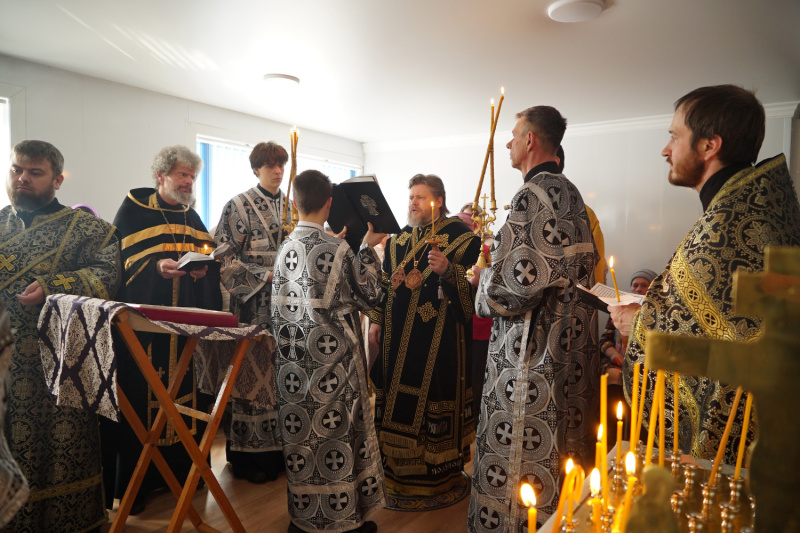 Накануне понедельника седмицы 6-й Великого поста епископ Серафим совершил Пассию в храме иконы Божией Матери «Скоропослушница» села Первомайское 