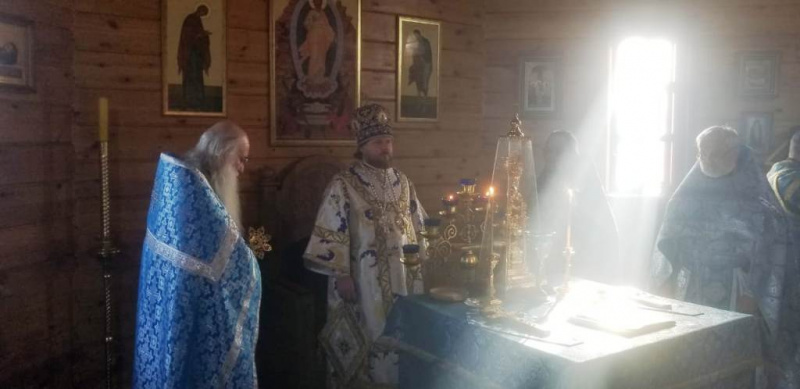 Архиерейское богослужение в Старобелокурихе в день празднования в честь иконы Божией Матери "Всех скорбящих Радость"