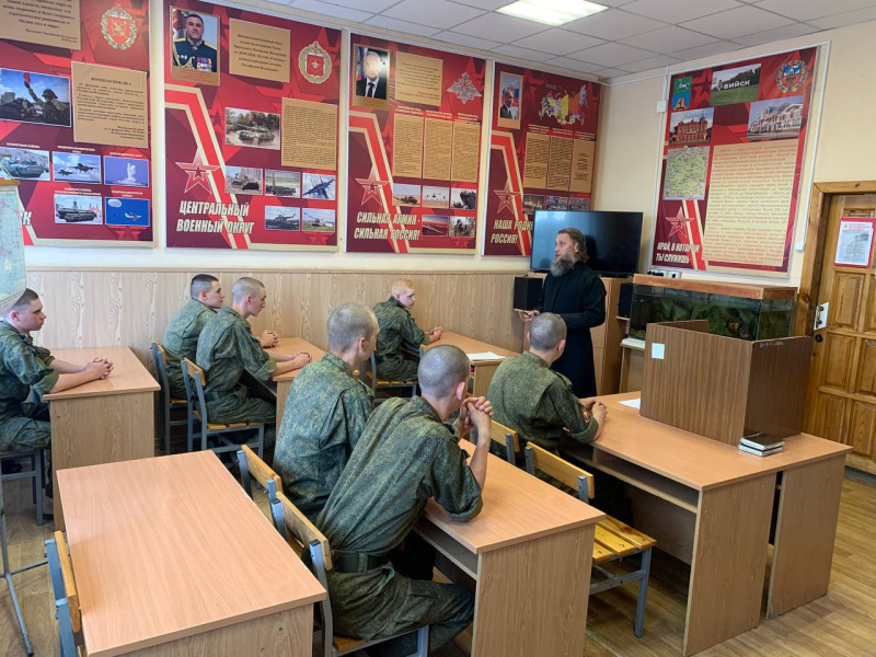 В рамках празднования Дня России руководитель отдела по взаимодействию с вооруженными силами и правоохранительными органами провел ряд мероприятий и встреч 