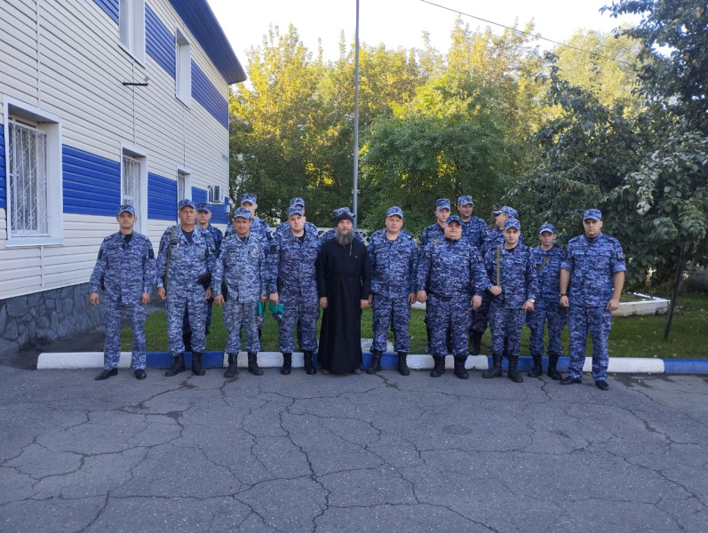 В рамках празднования Дня Государственного флага России руководитель отдела по взаимодействию с вооруженными силами и правоохранительными органами провел ряд мероприятий в подразделениях Росгвардии