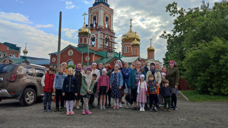 Учащиеся воскресной школы Успенского кафедрального собора совершили паломническую поездку в Барнаул 